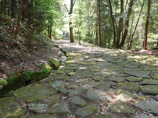 中山道落合宿の石畳A.jpg