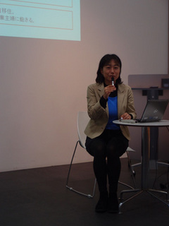 講義中の太田明子さんA.jpg