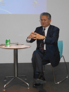 講義中の森氏A.jpg