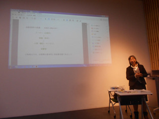 講義中の長江さんA.jpg